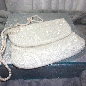 E-64 VINTAGE STAR BRND WHITE BEADED EVENING BAG